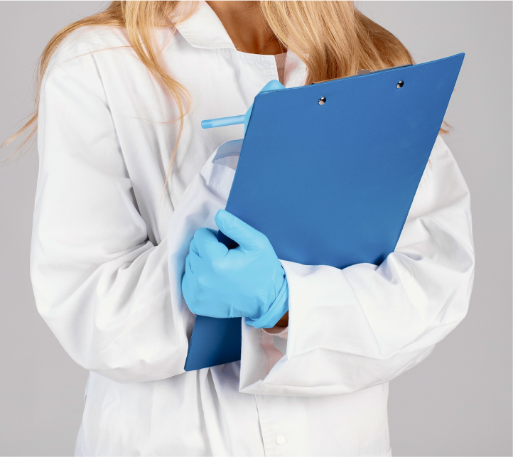 Doctora con bata blanca